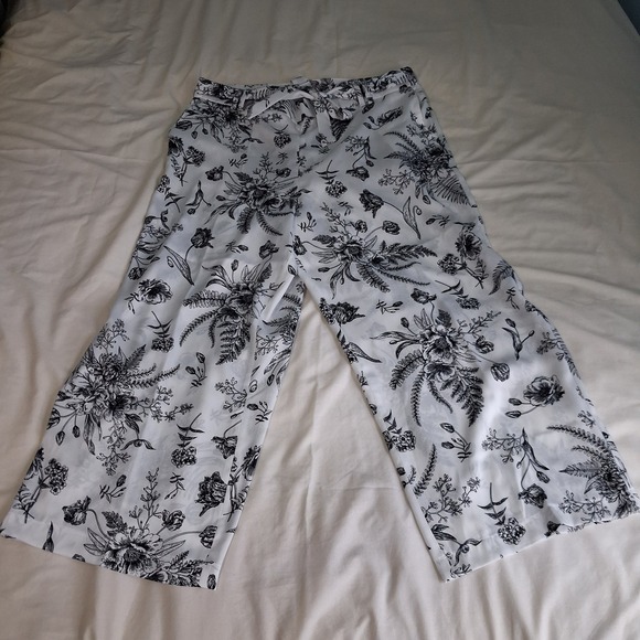 Talbots Pants - Talbots Cropped Wide Leg Satin Belted Pullon Pants Size PXL  White Black Floral